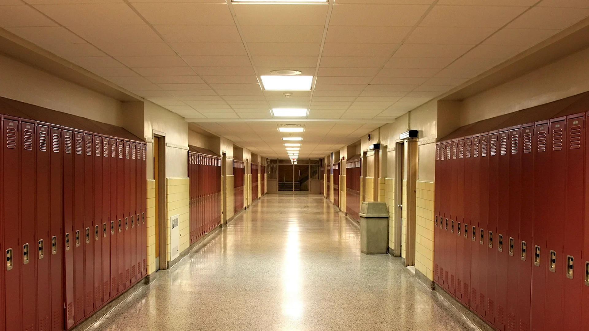Американская школа изнутри коридор