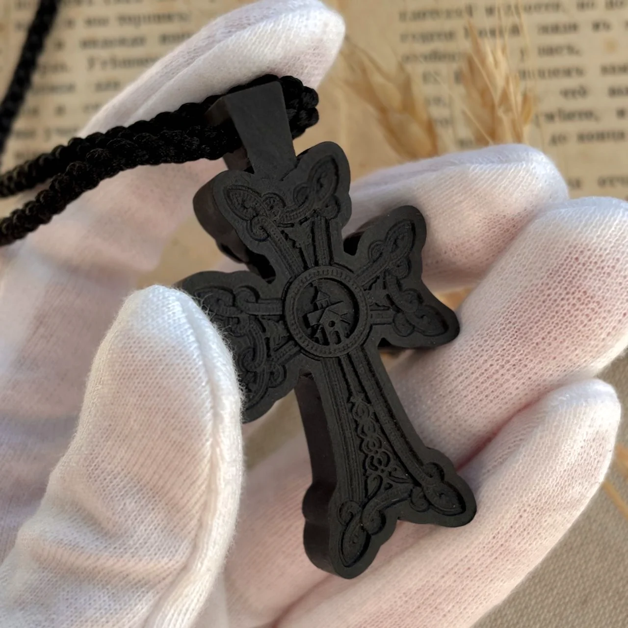 Армянский нательный крест хачкар