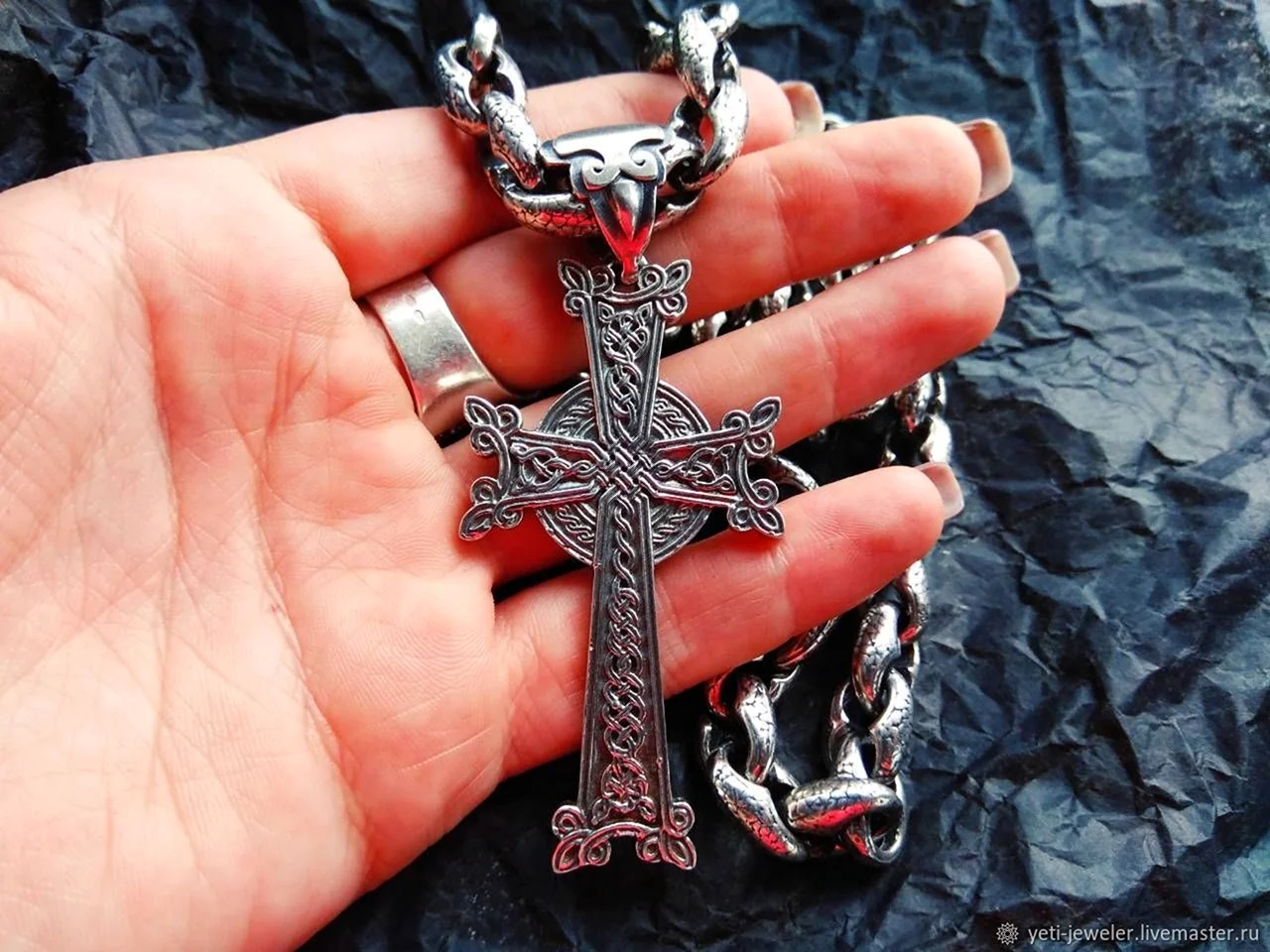 Армянский православный крест хачкар