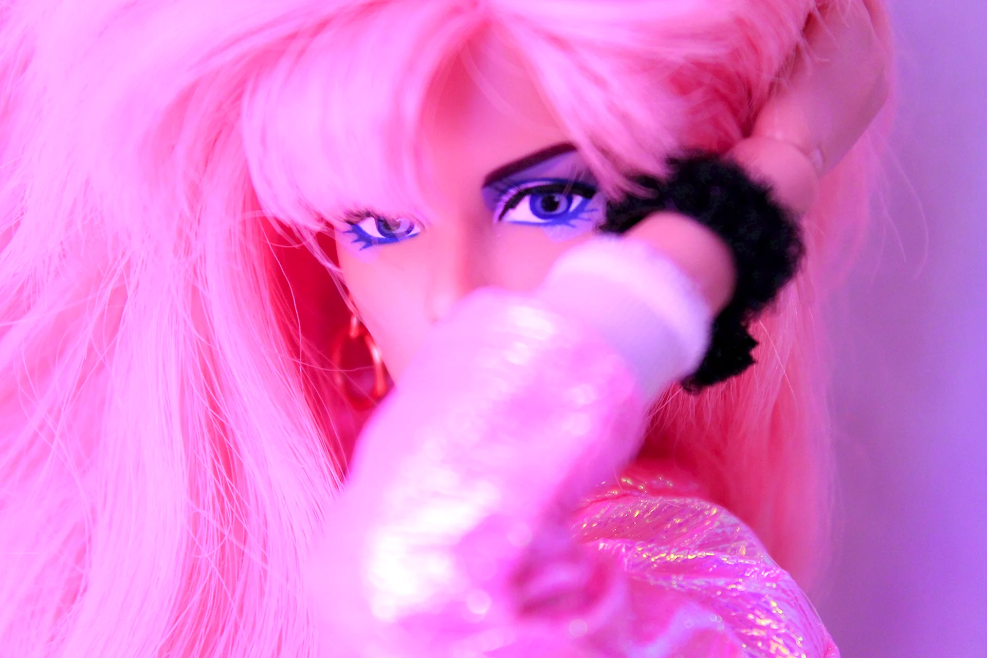 Барби с розовыми волосами