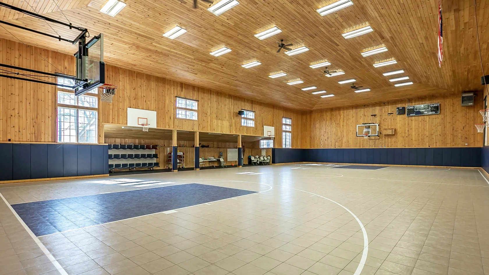 Баскетбольный спортзал