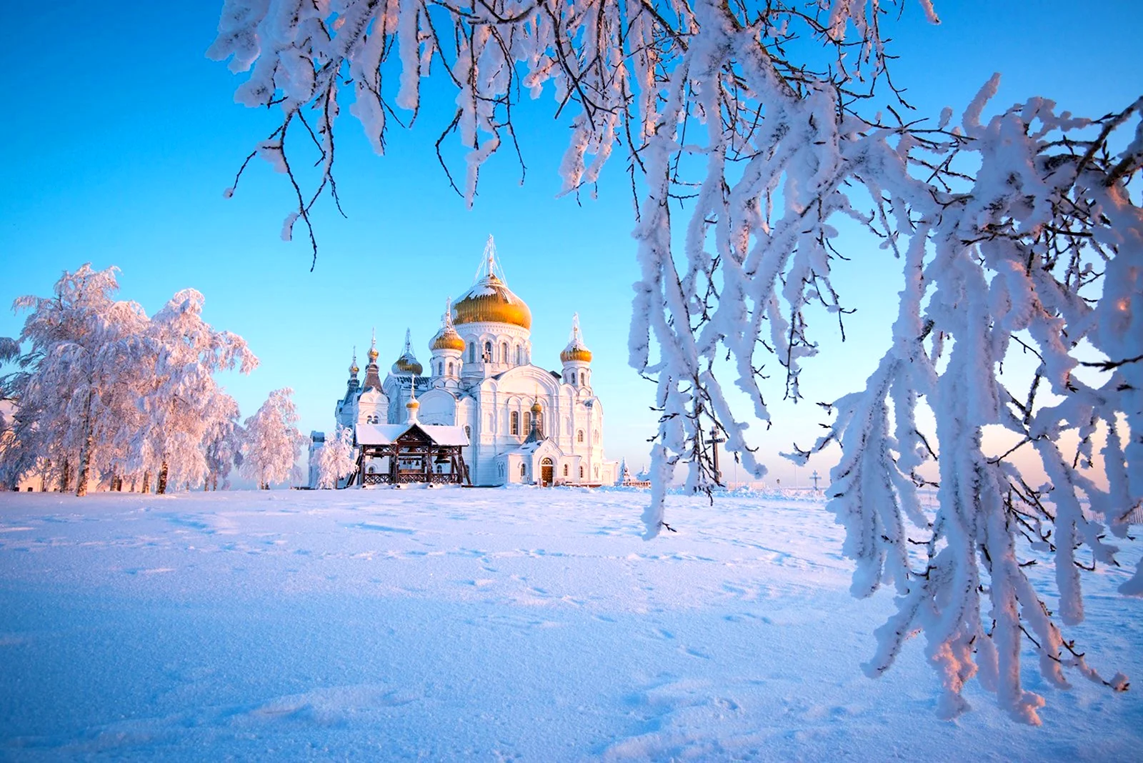 Белогорский монастырь зима
