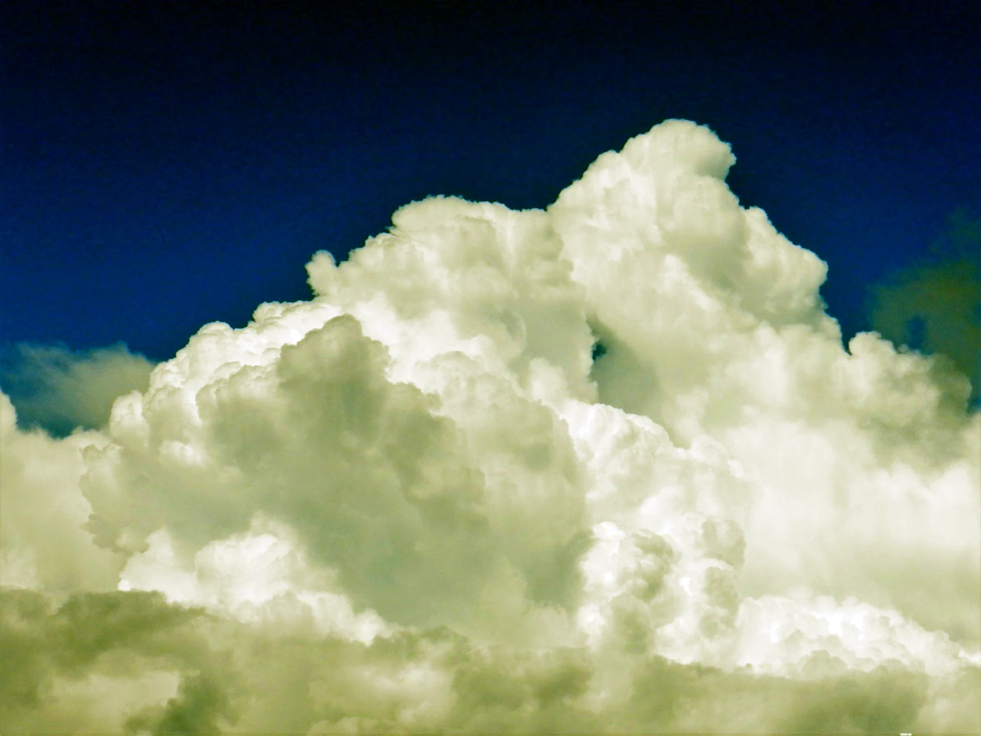 Белые Кучевые облака