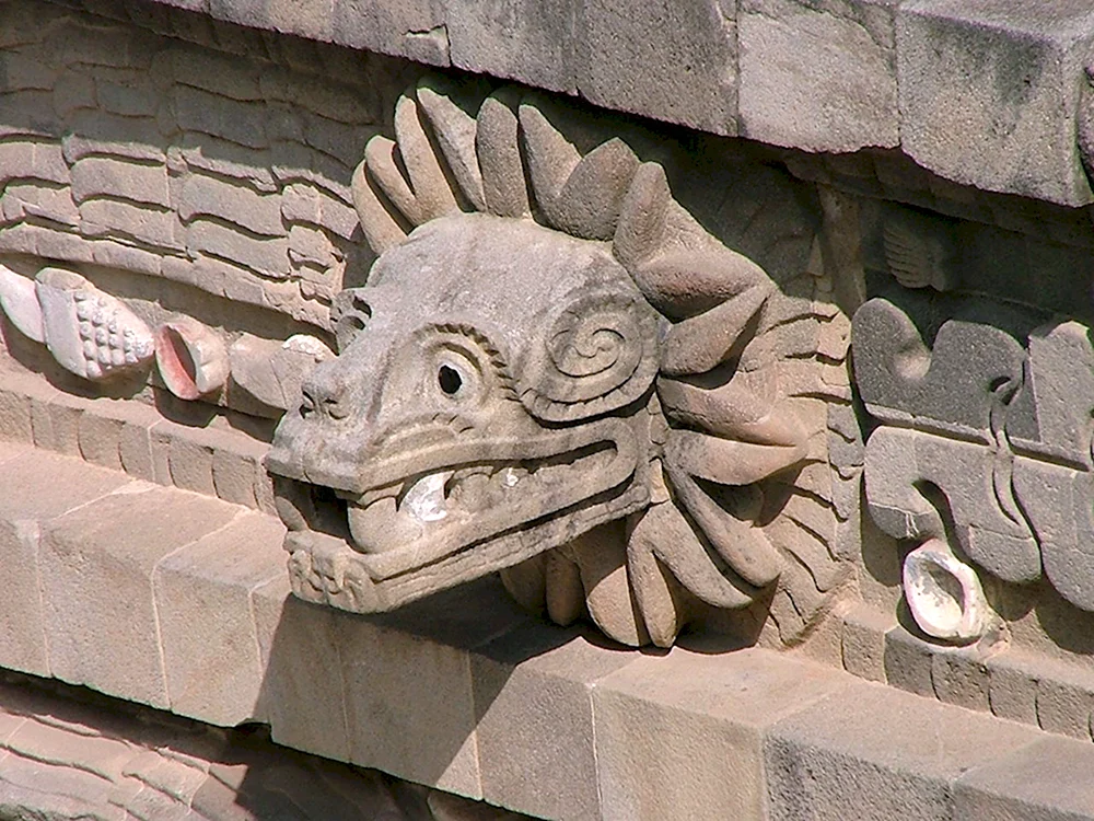Бог Кецалькоатль-Кукулькан