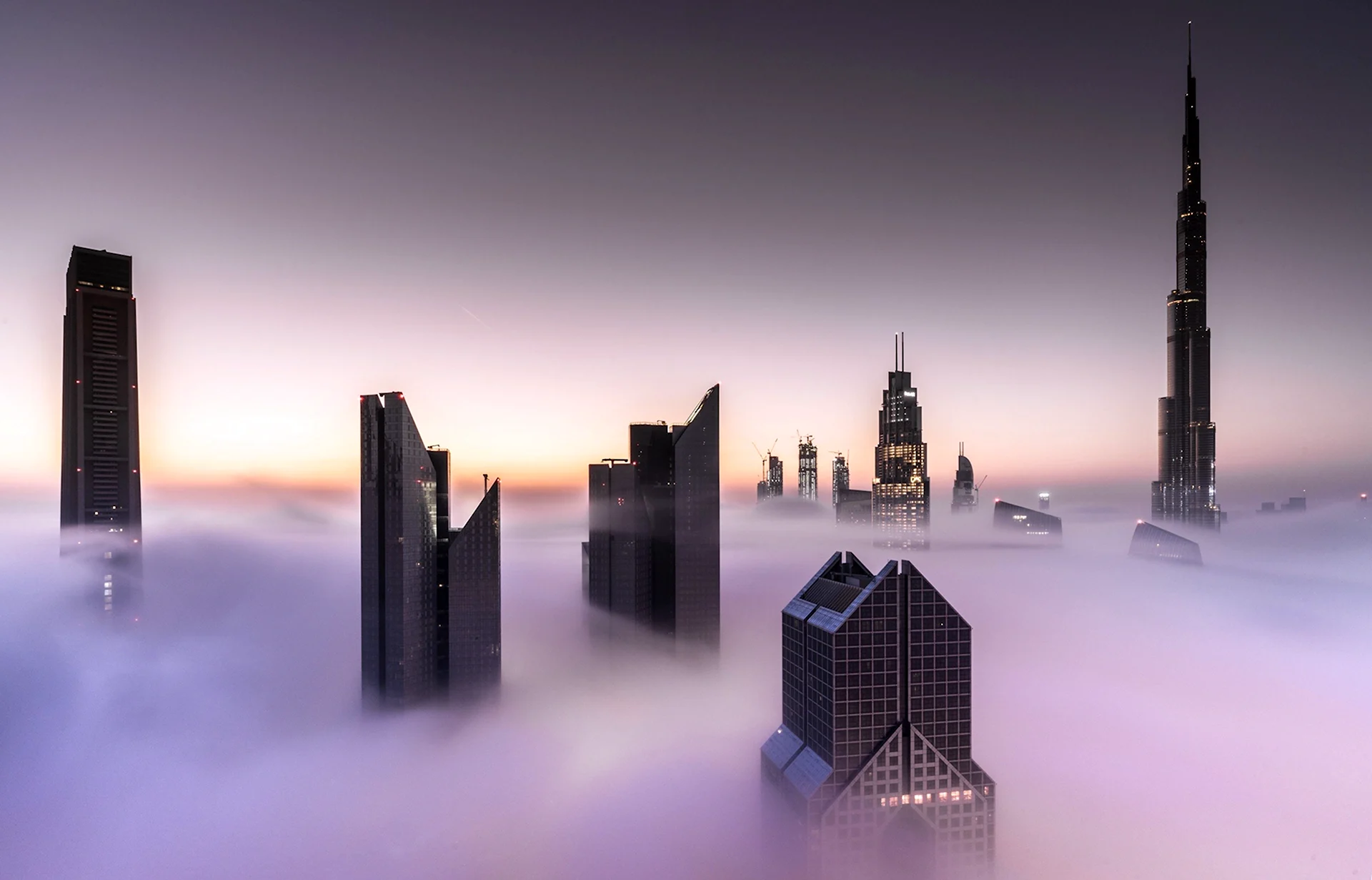 Бурдж-Халифа Дубай в тумане