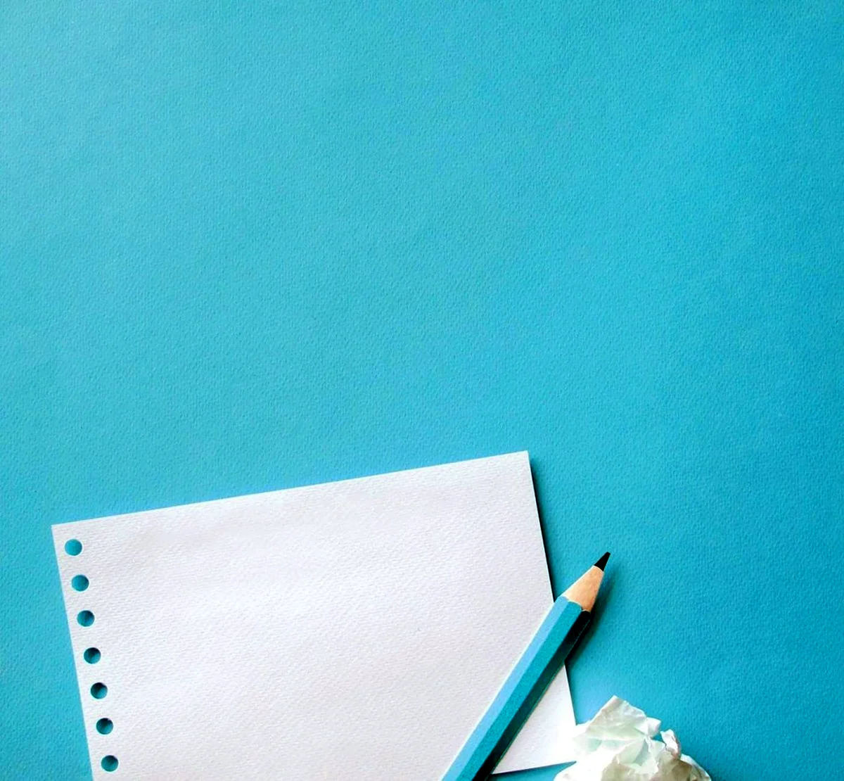 Чистый лист бумаги и ручка