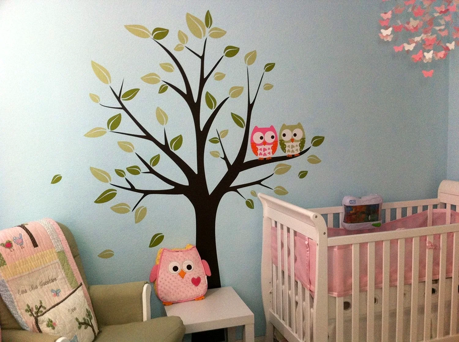 Дерево на стене в детской