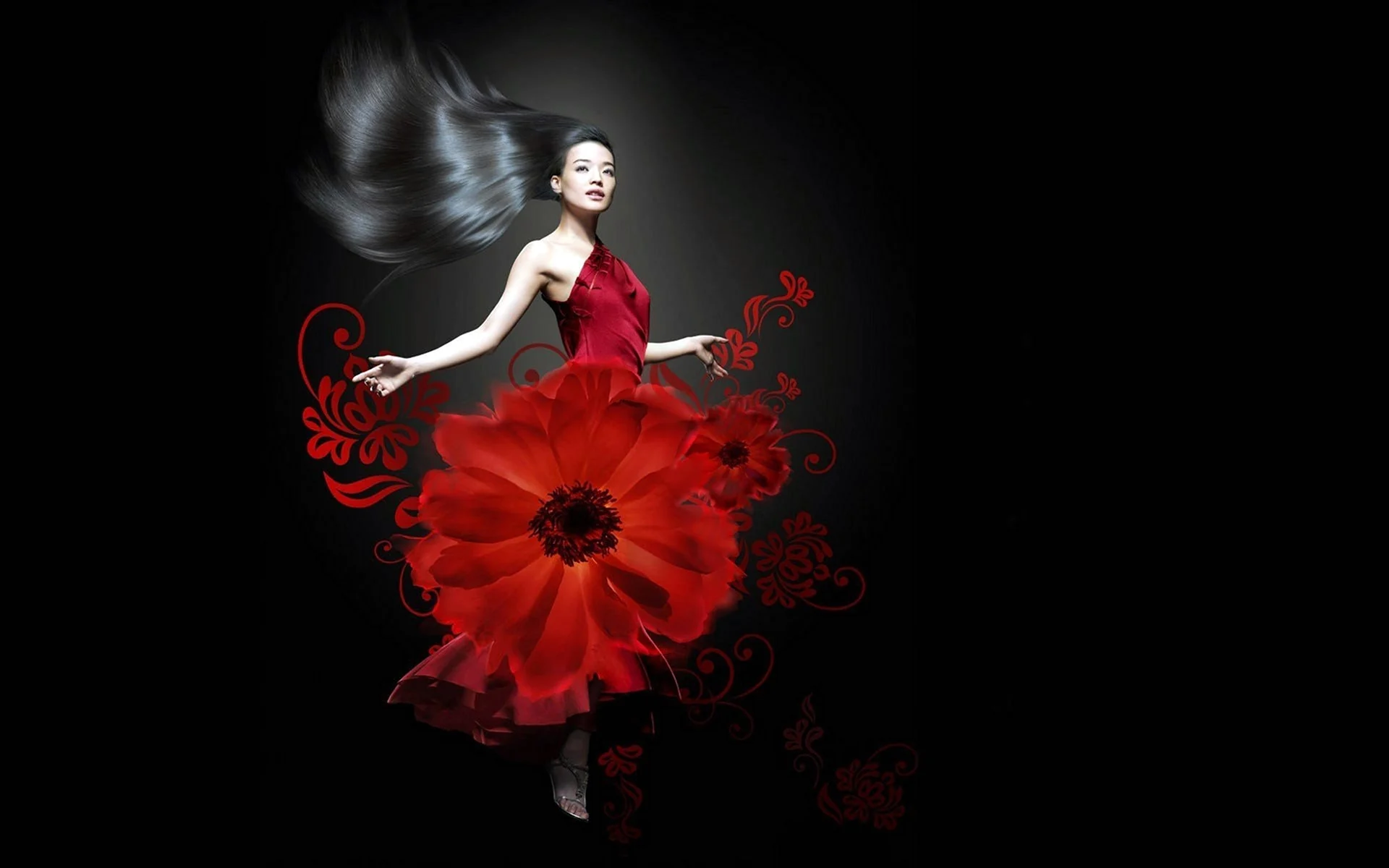 Девушка в Красном платье на черном фоне