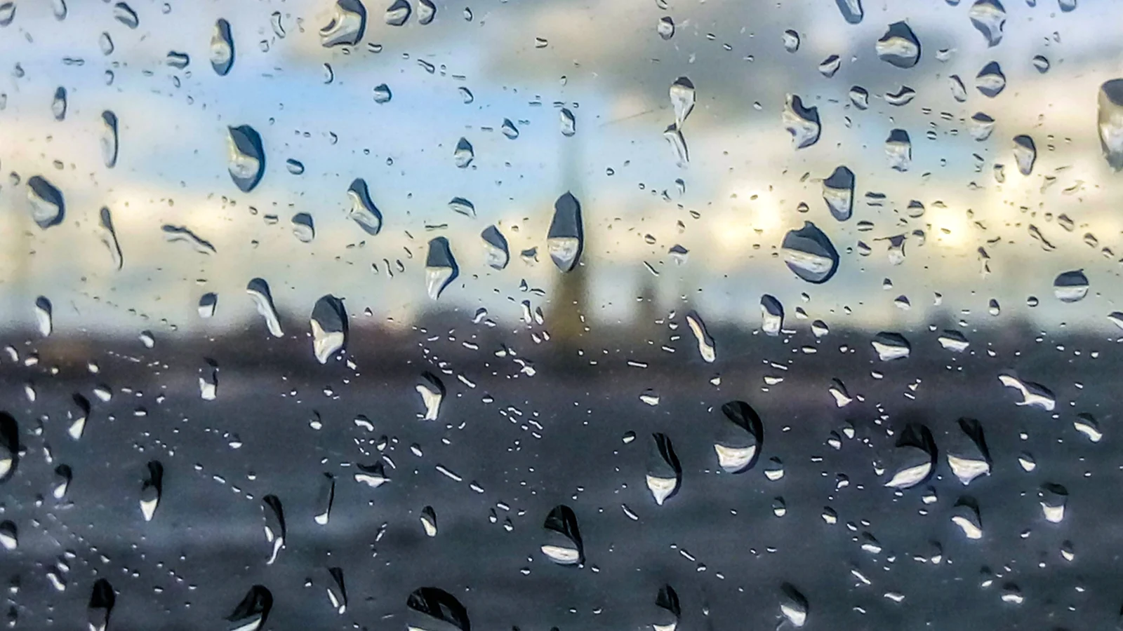 Дождь на стекле для фотошопа на прозрачном фоне