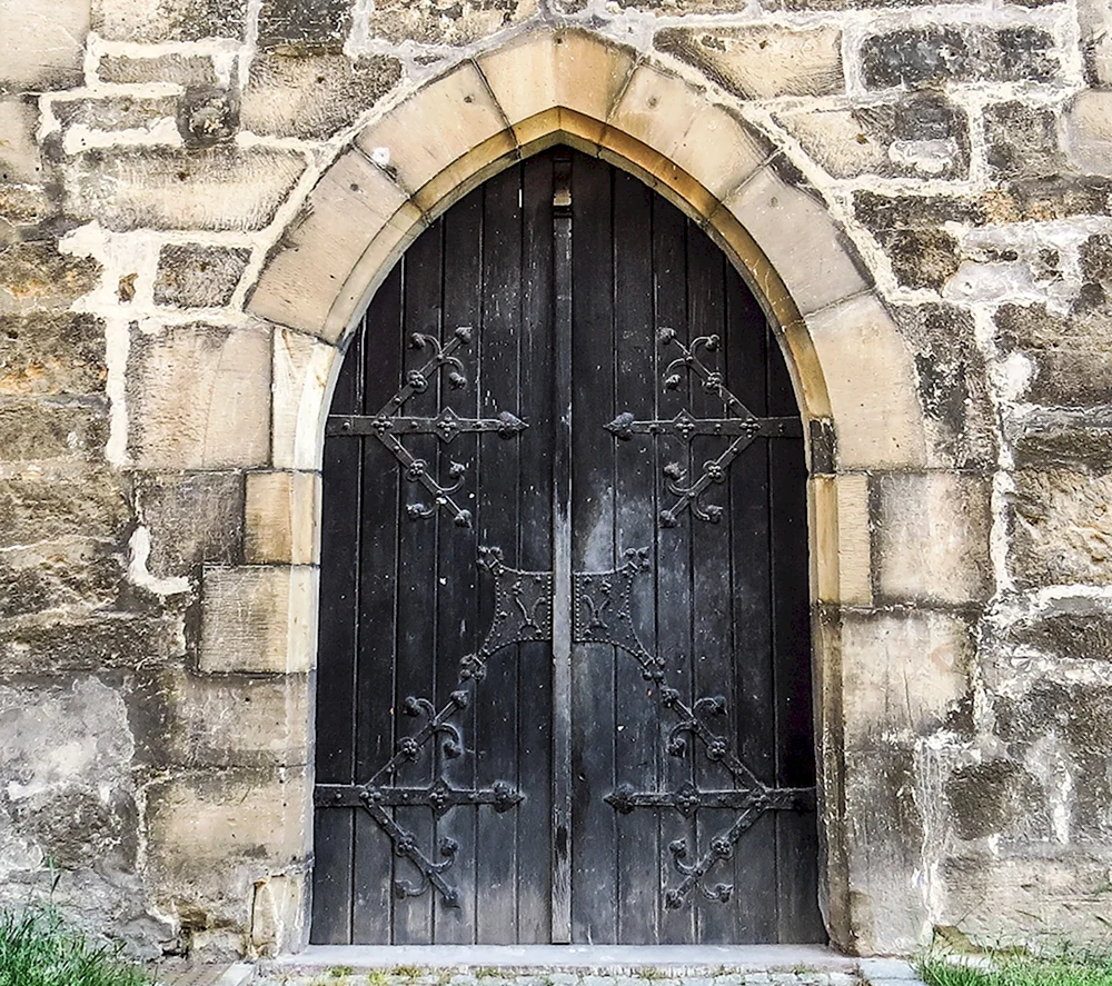 Двери средневековых замков