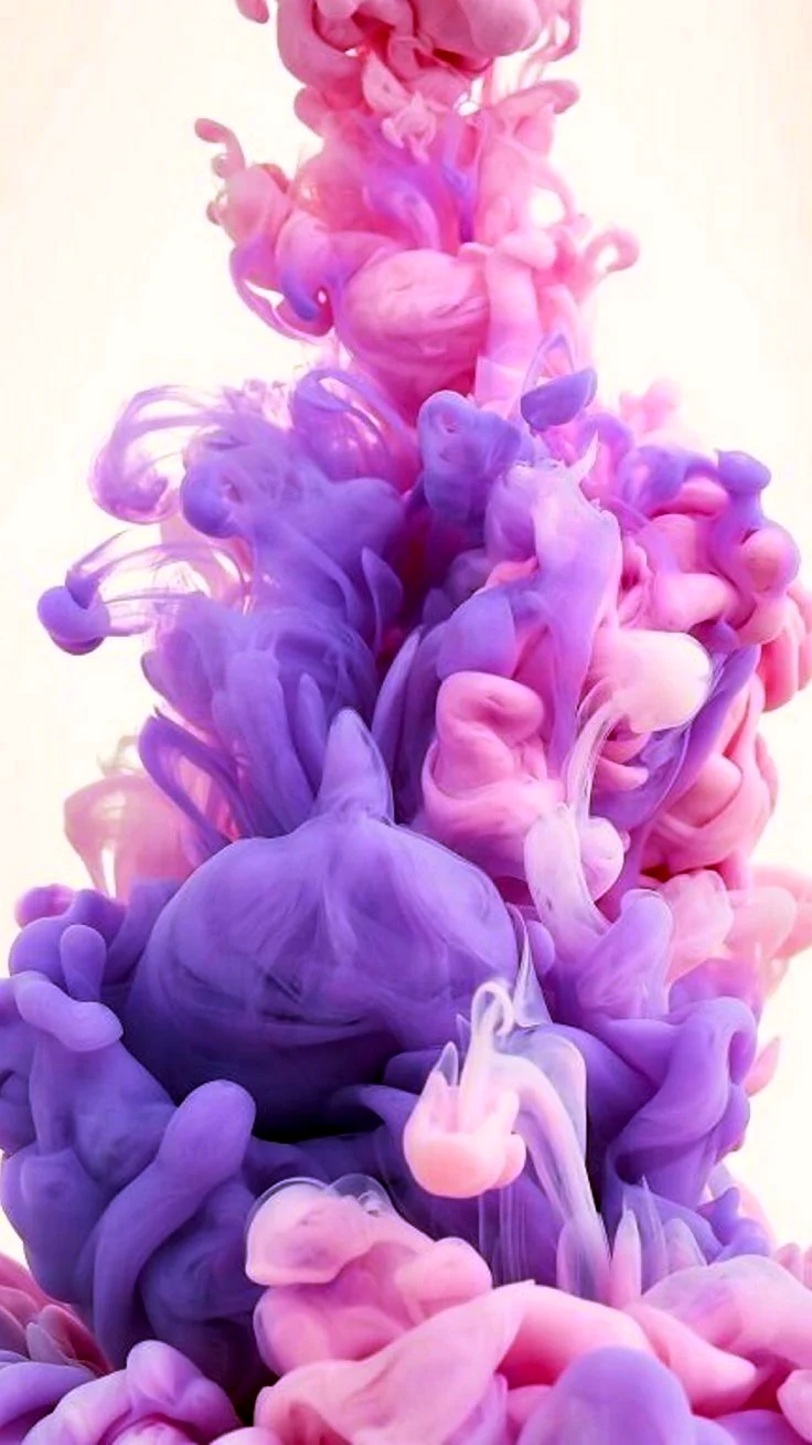 Фиолетовая краска в воде