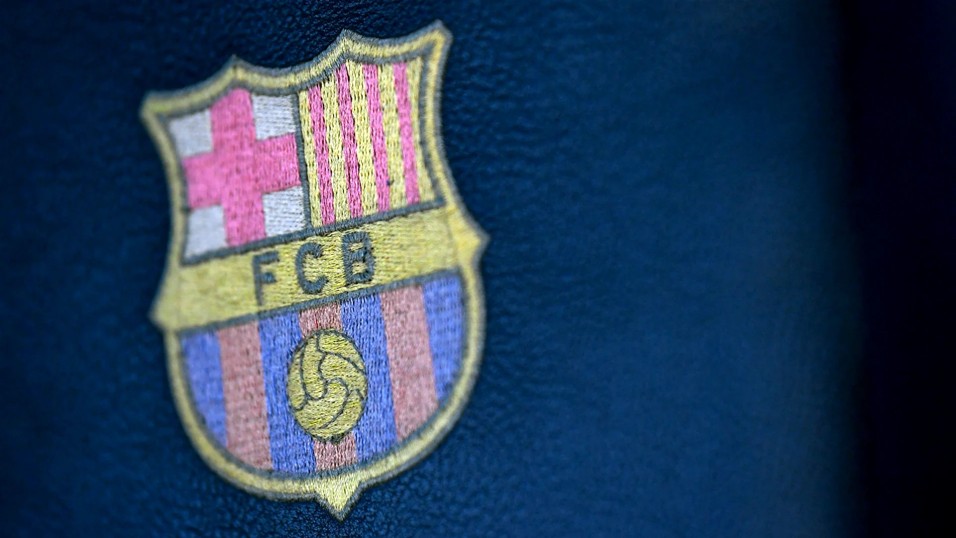 ФК Барселона на серо-голубом фоне