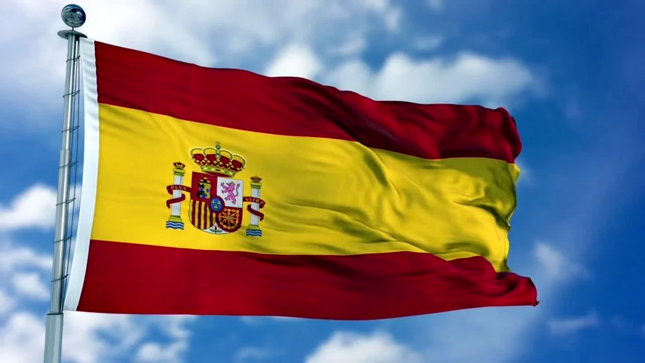 Флаг Испании на небе