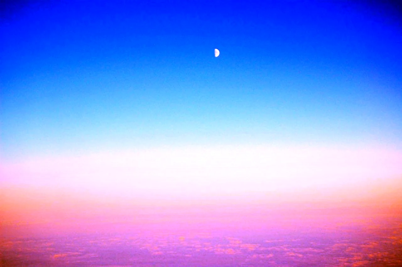 Голубо розовое небо