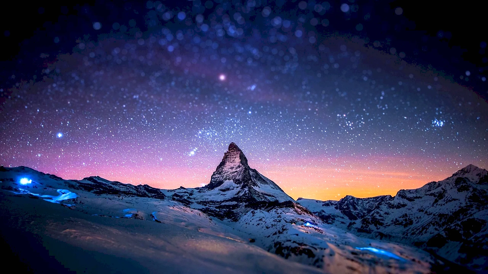 Гора Маттерхорн ночью Северное сияние