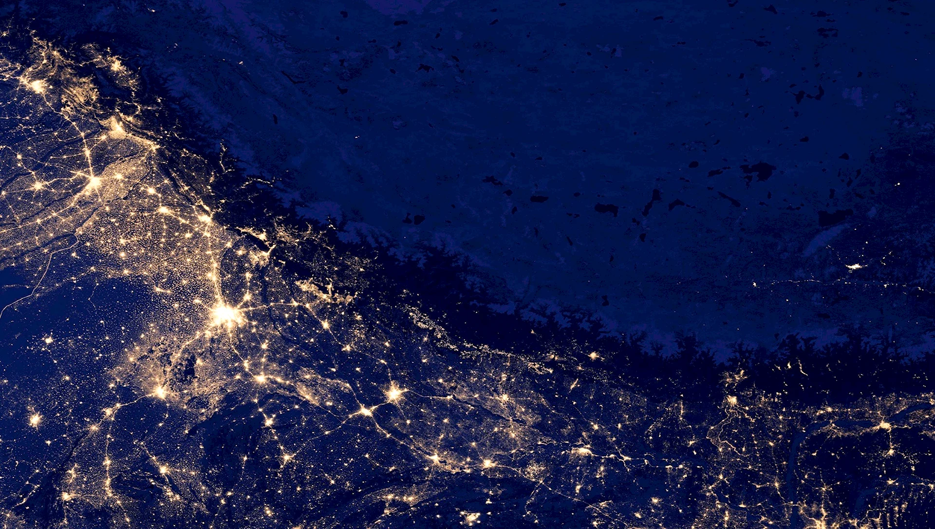 Япония ночью из космоса