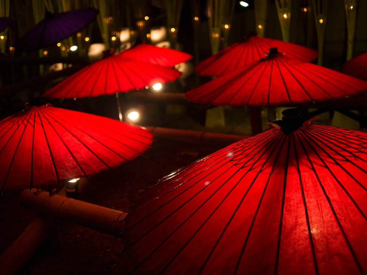 Японский красный зонтик