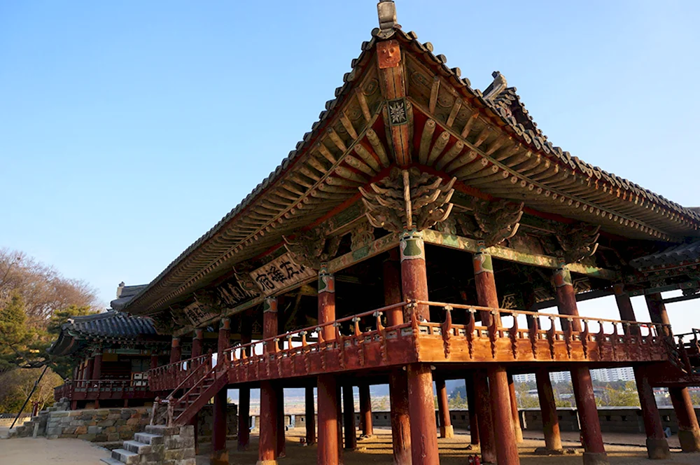 Императорский храм — корэи-Дэн