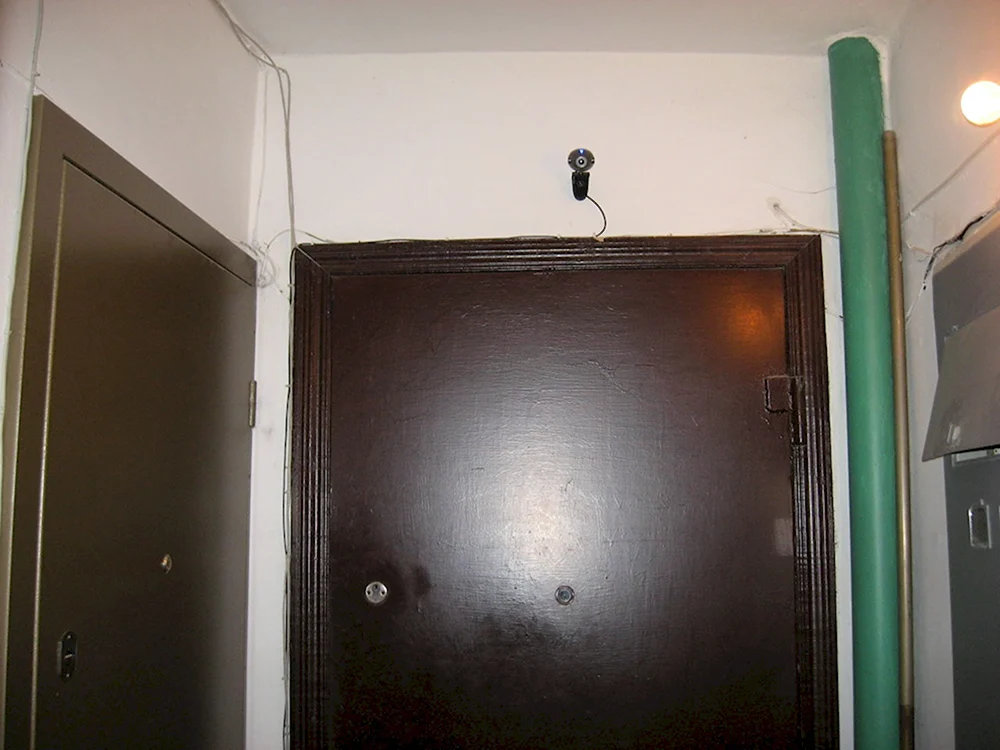 Камера над дверью в квартиру