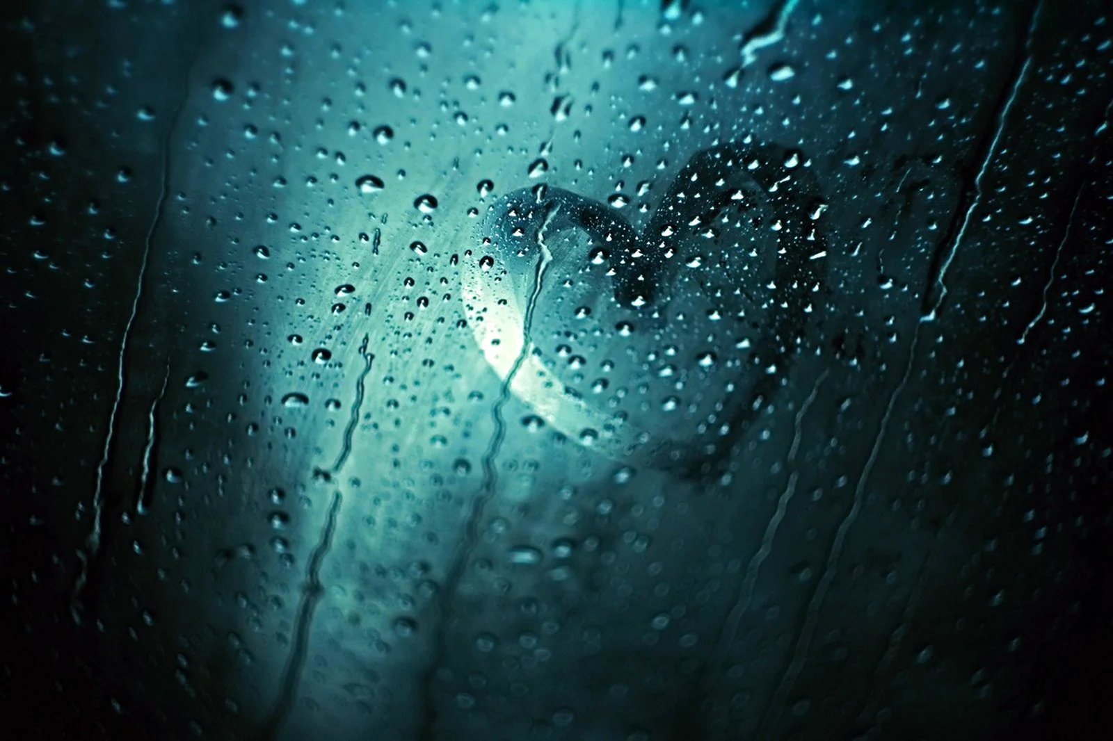 Капли дождя