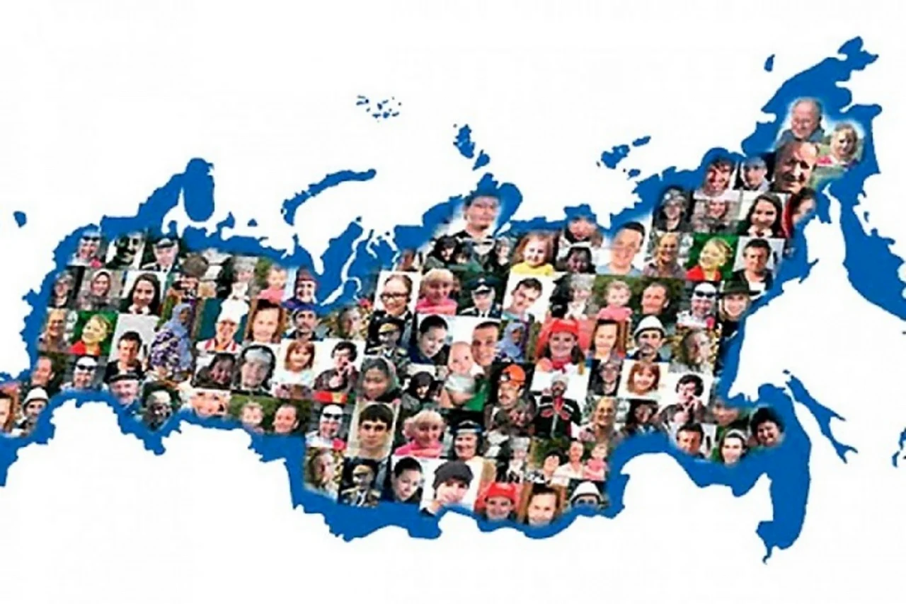 Карта России с лицами людей