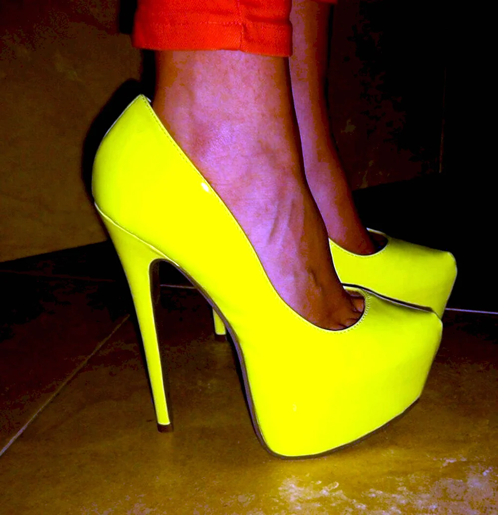 Кислотно желтые туфли