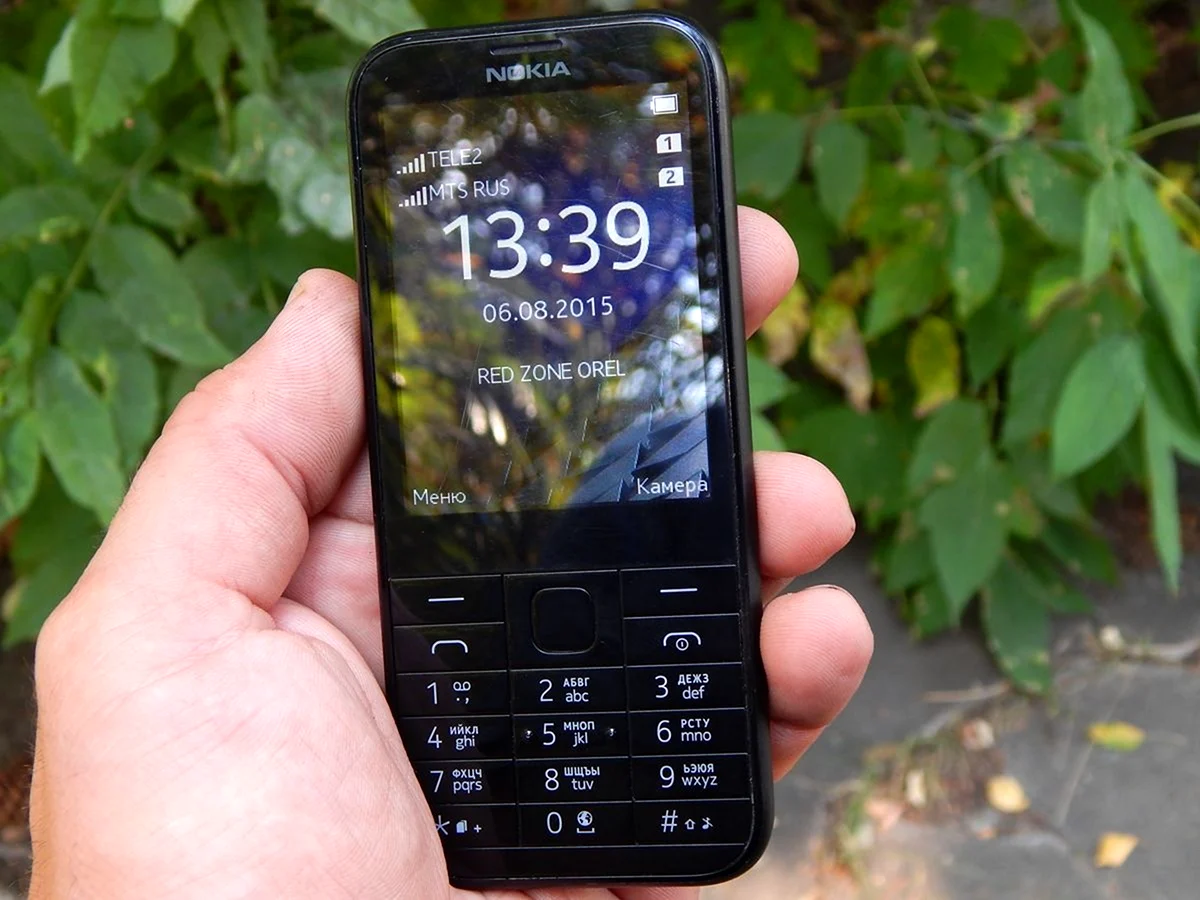 Кнопочный телефон Nokia 225 чёрный