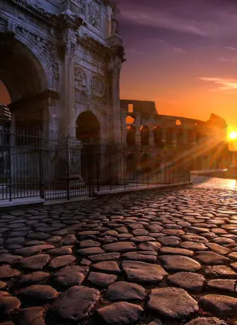 Колизей в Риме на закате