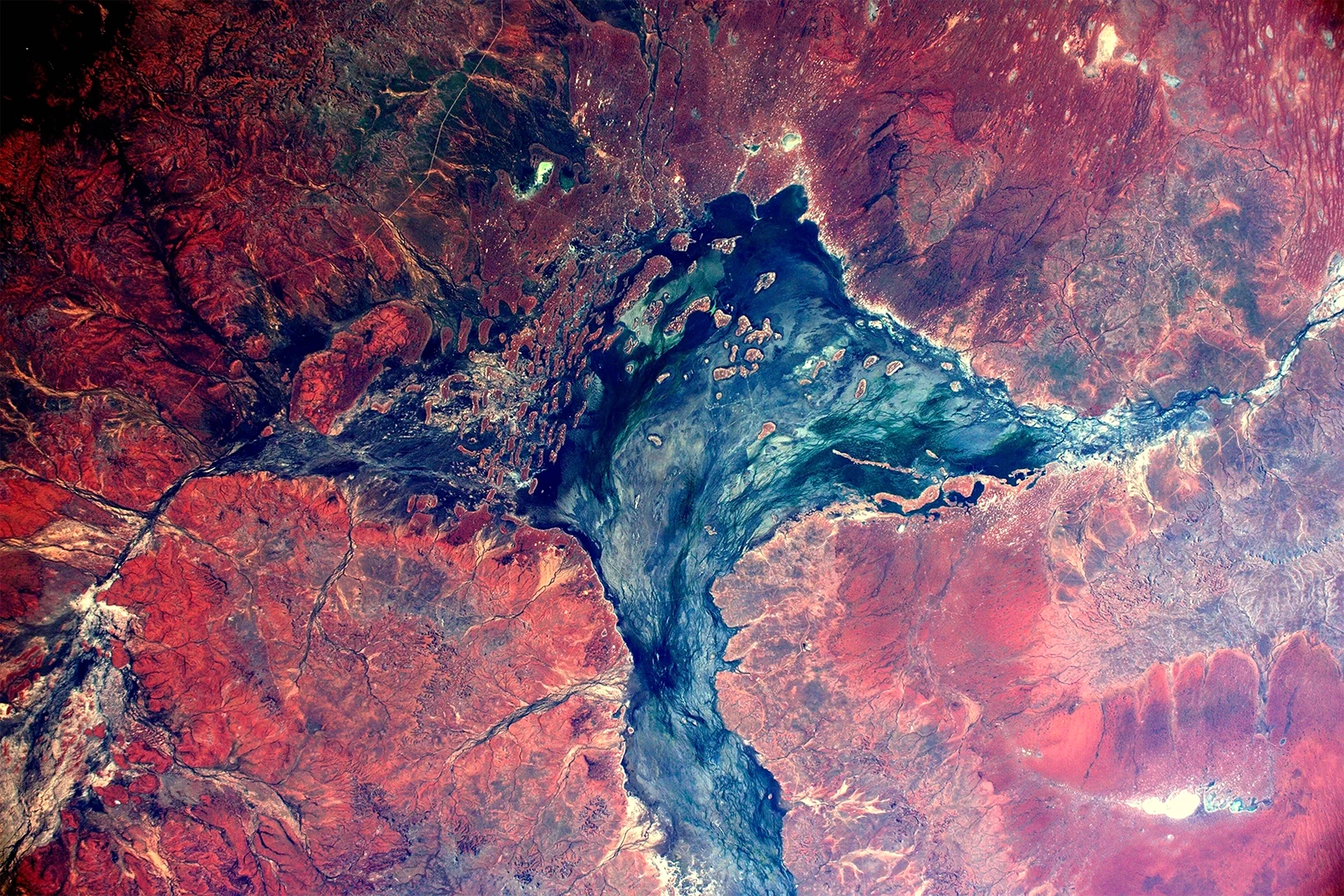 Космический снимок австралийских пустынь