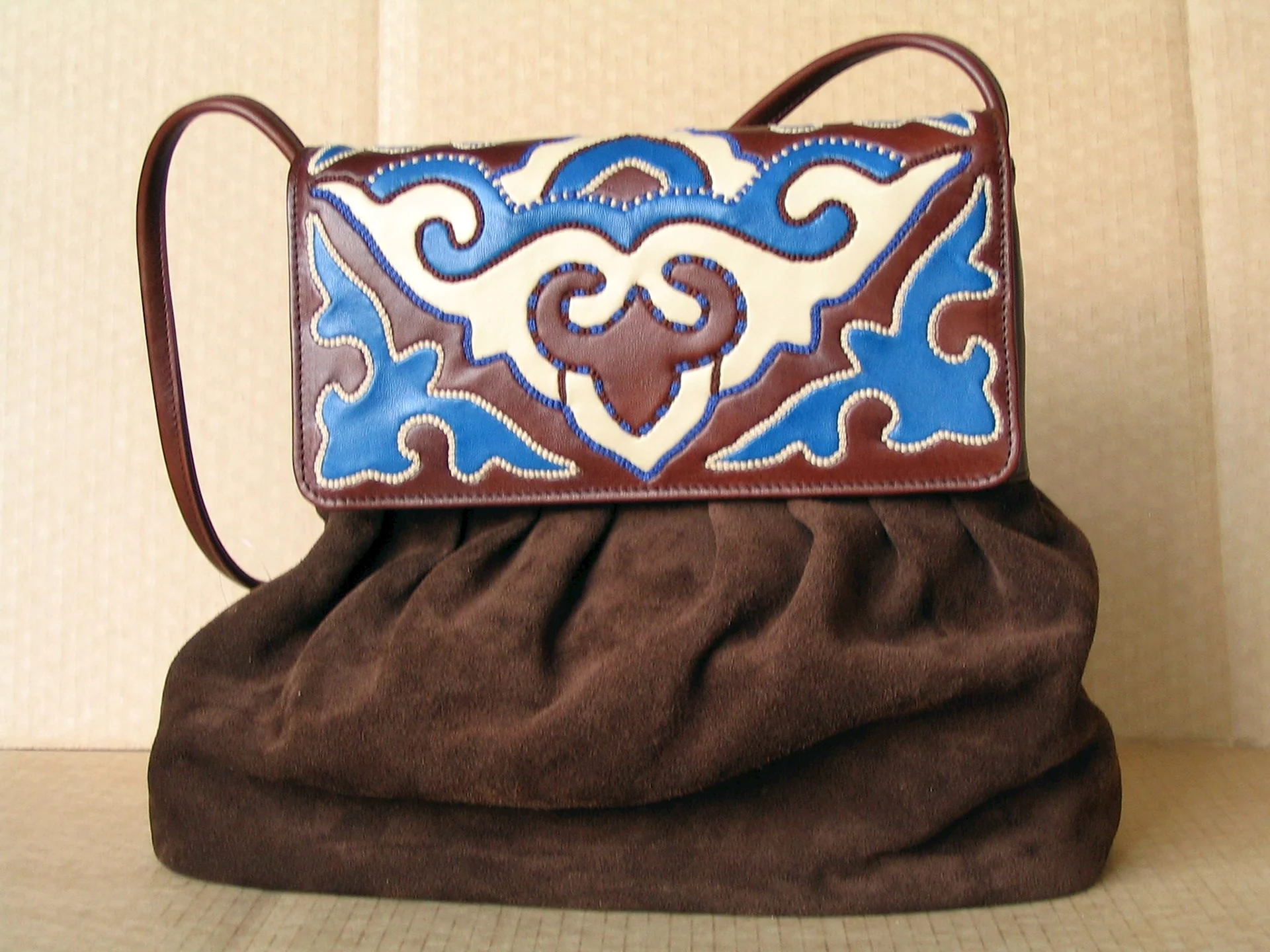 Кожаные сумки с татарским орнаментом