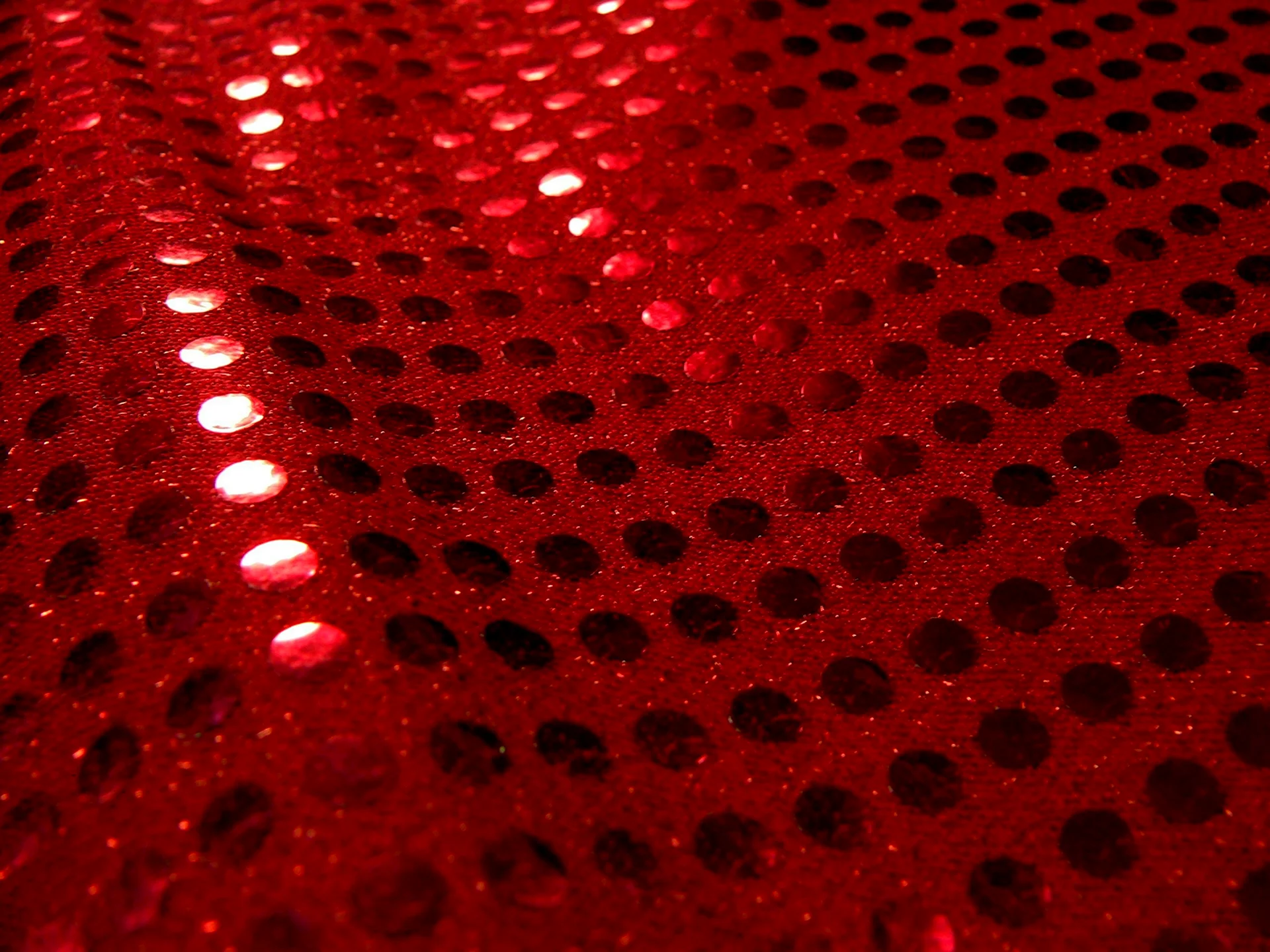 Красная блестящая ткань
