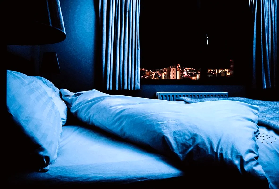 Кровать ночью