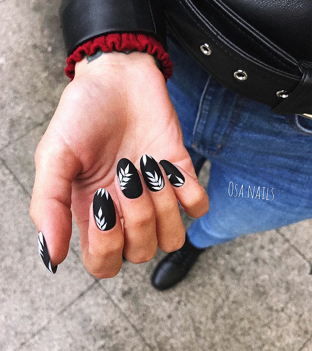 Крутые черные длинные ногти