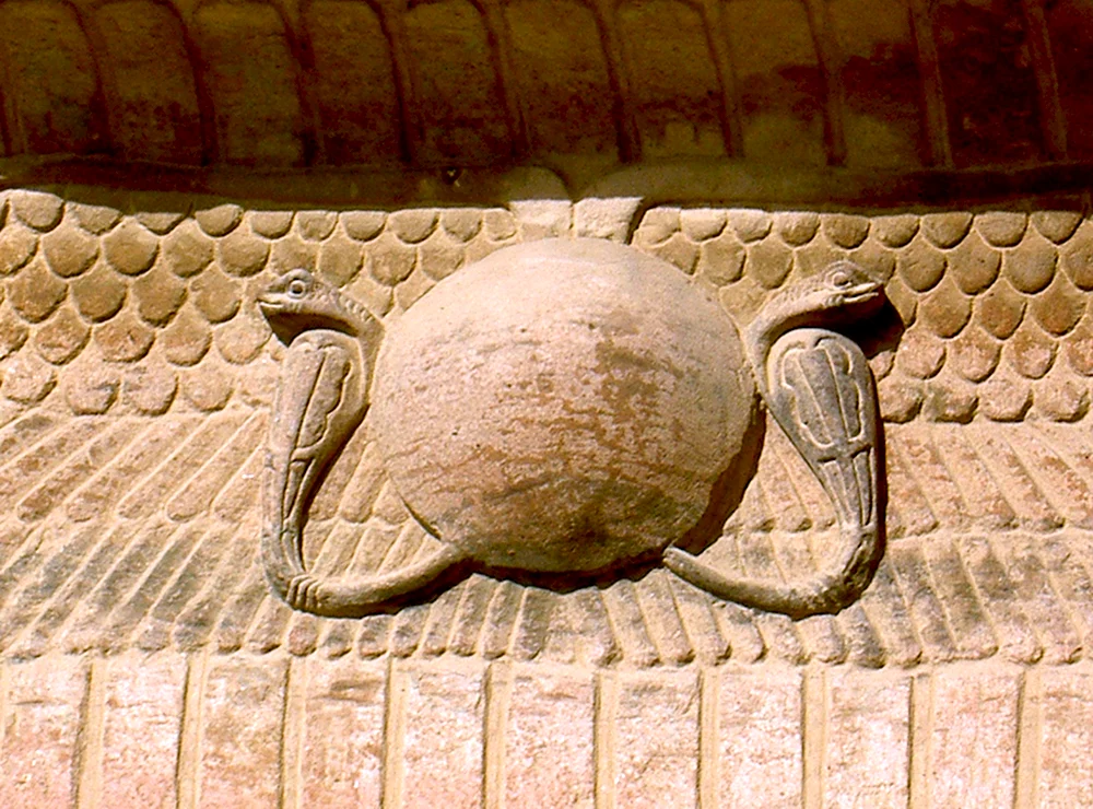 Крылатый Солнечный диск Египет
