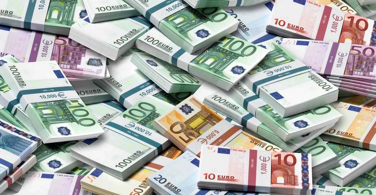 Куча евро и долларов