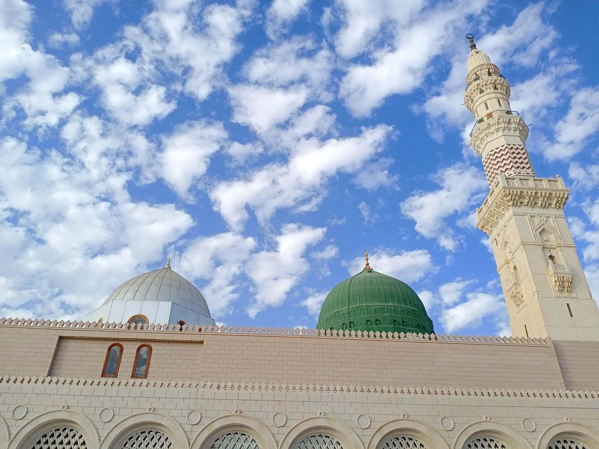 Купол мечети пророка в Медине