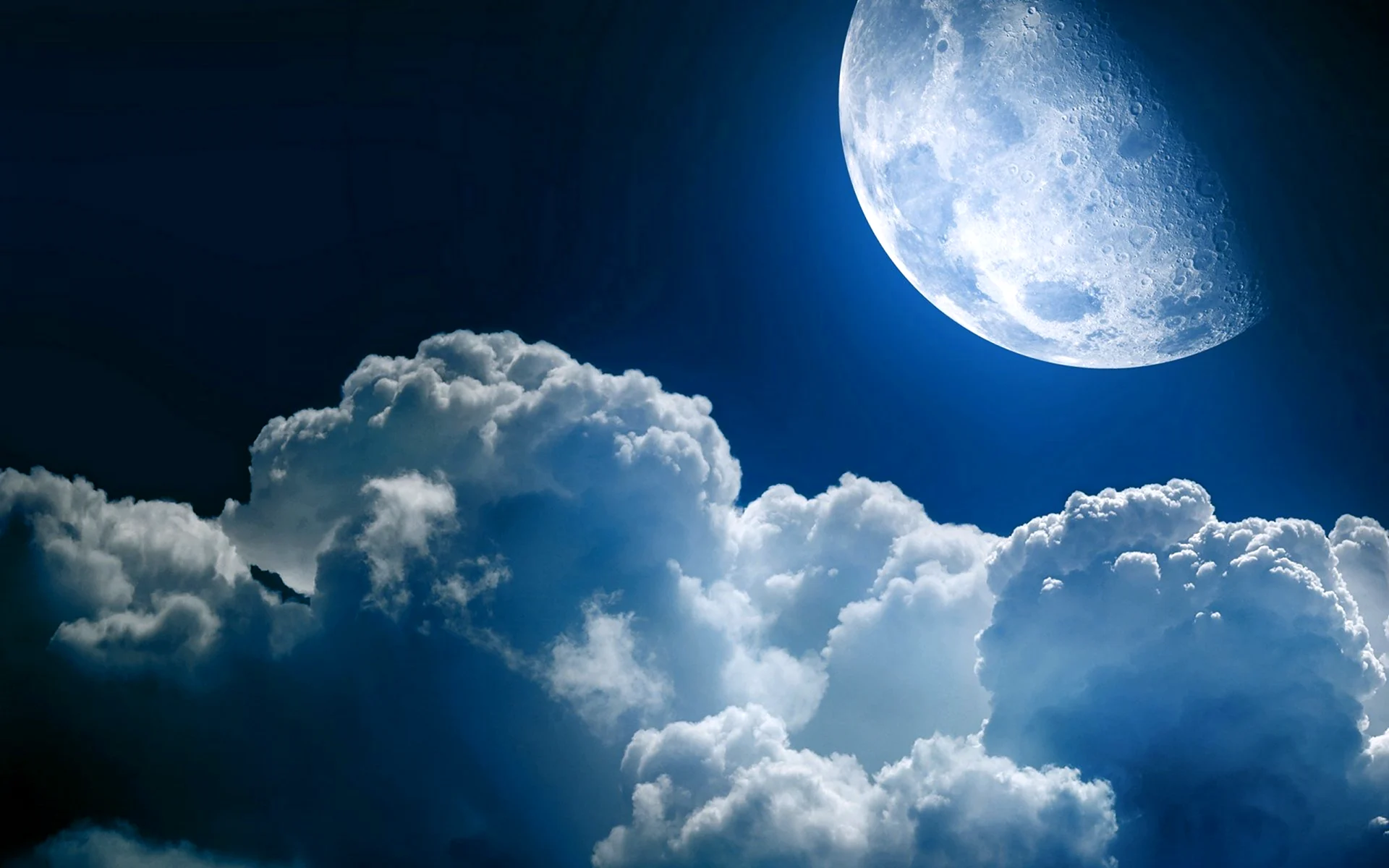 Луна по небу