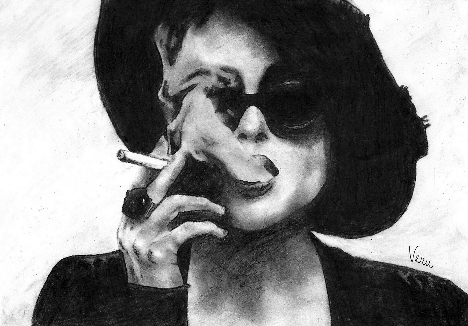 Марла Сингер с сигаретой