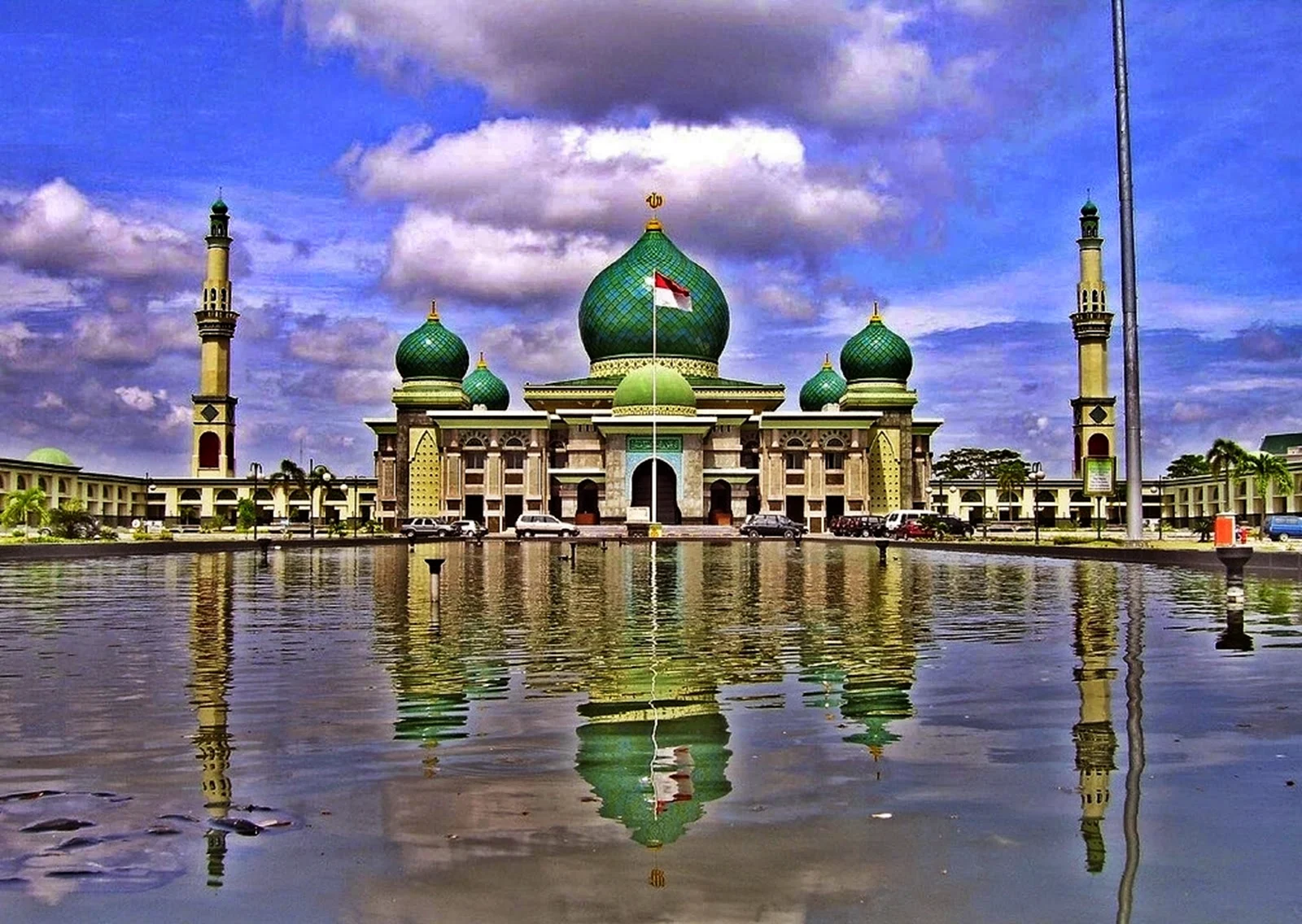 Мечеть рядом с природой