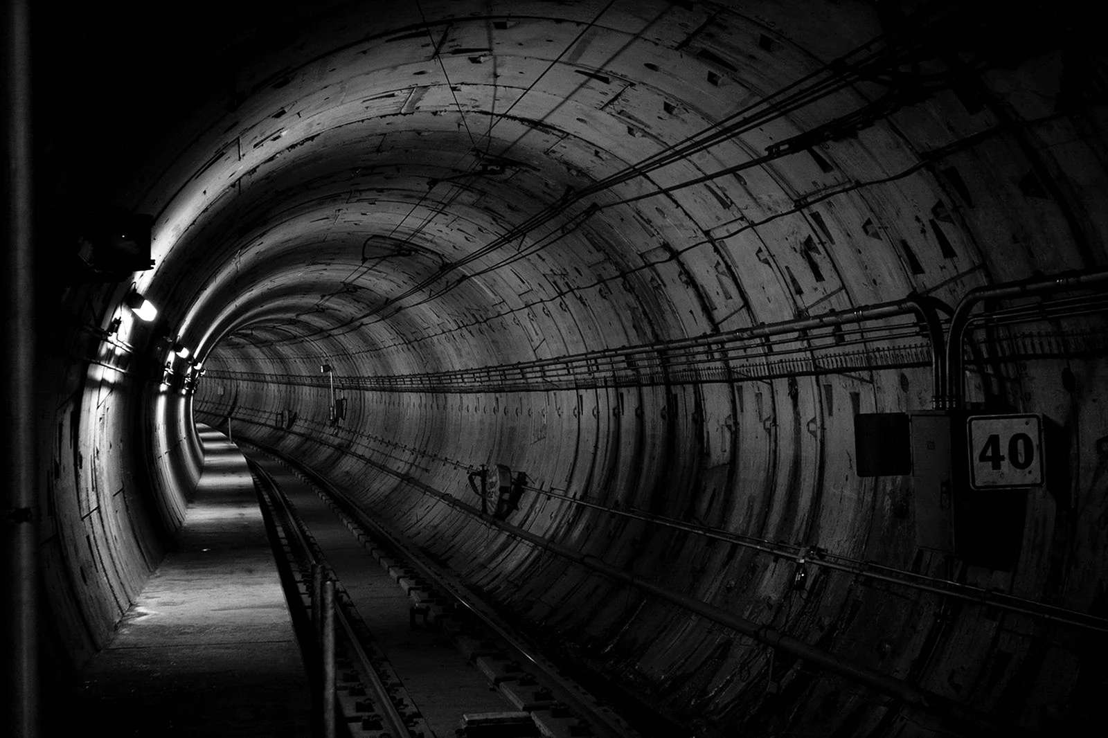 Метро 2033 темные туннели