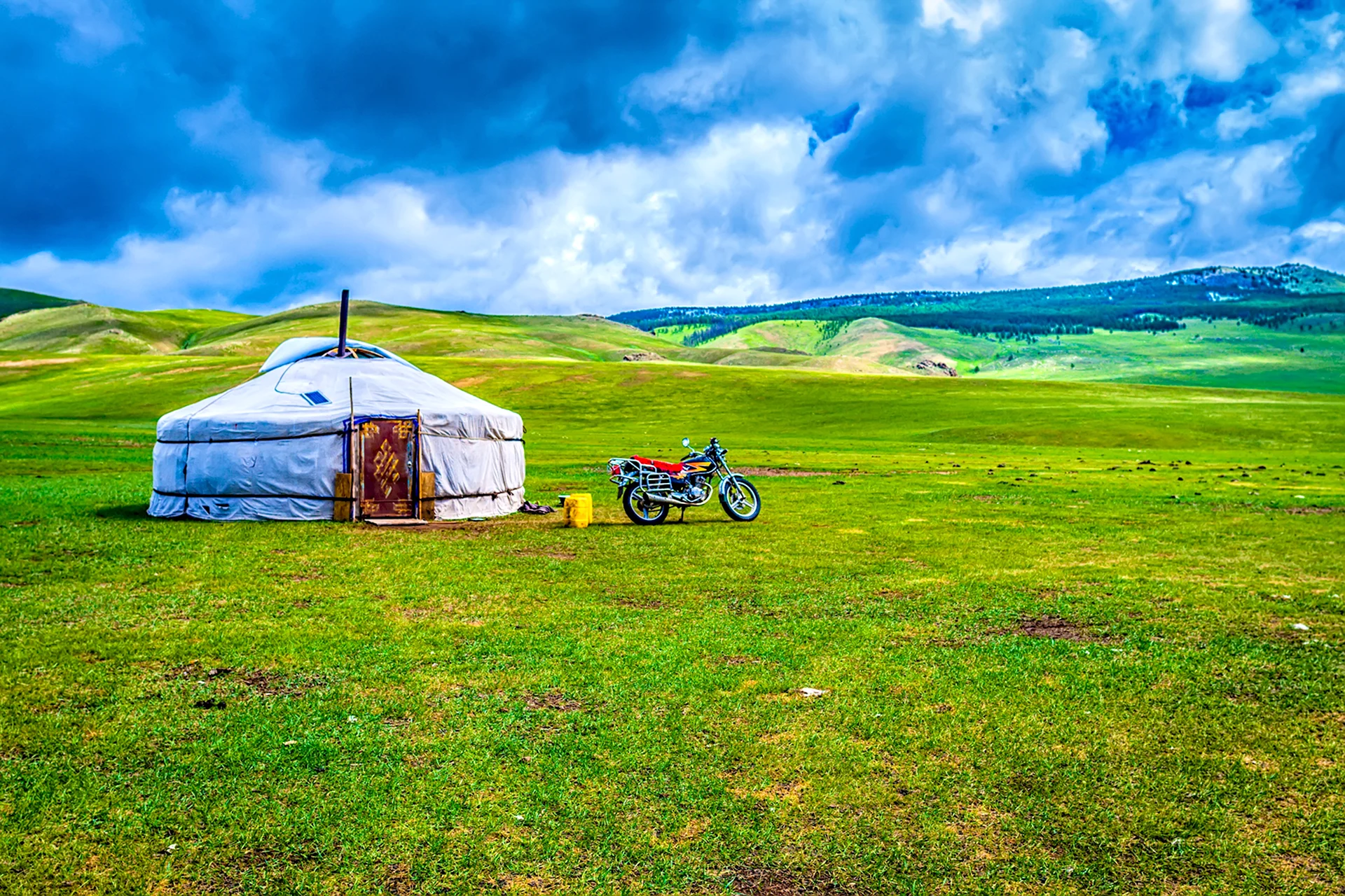 Монголия степь юрта