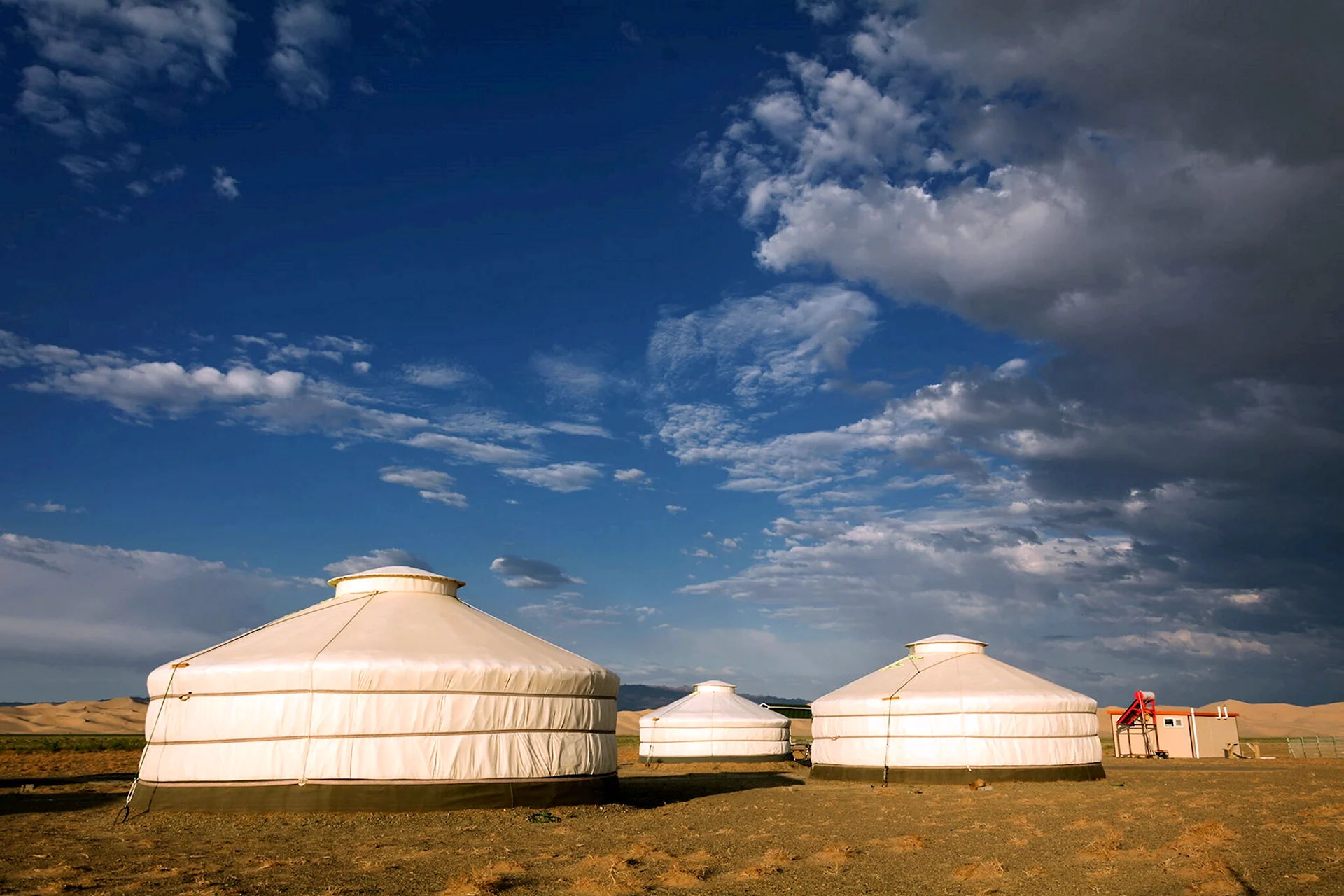 Монгольская степь юрта