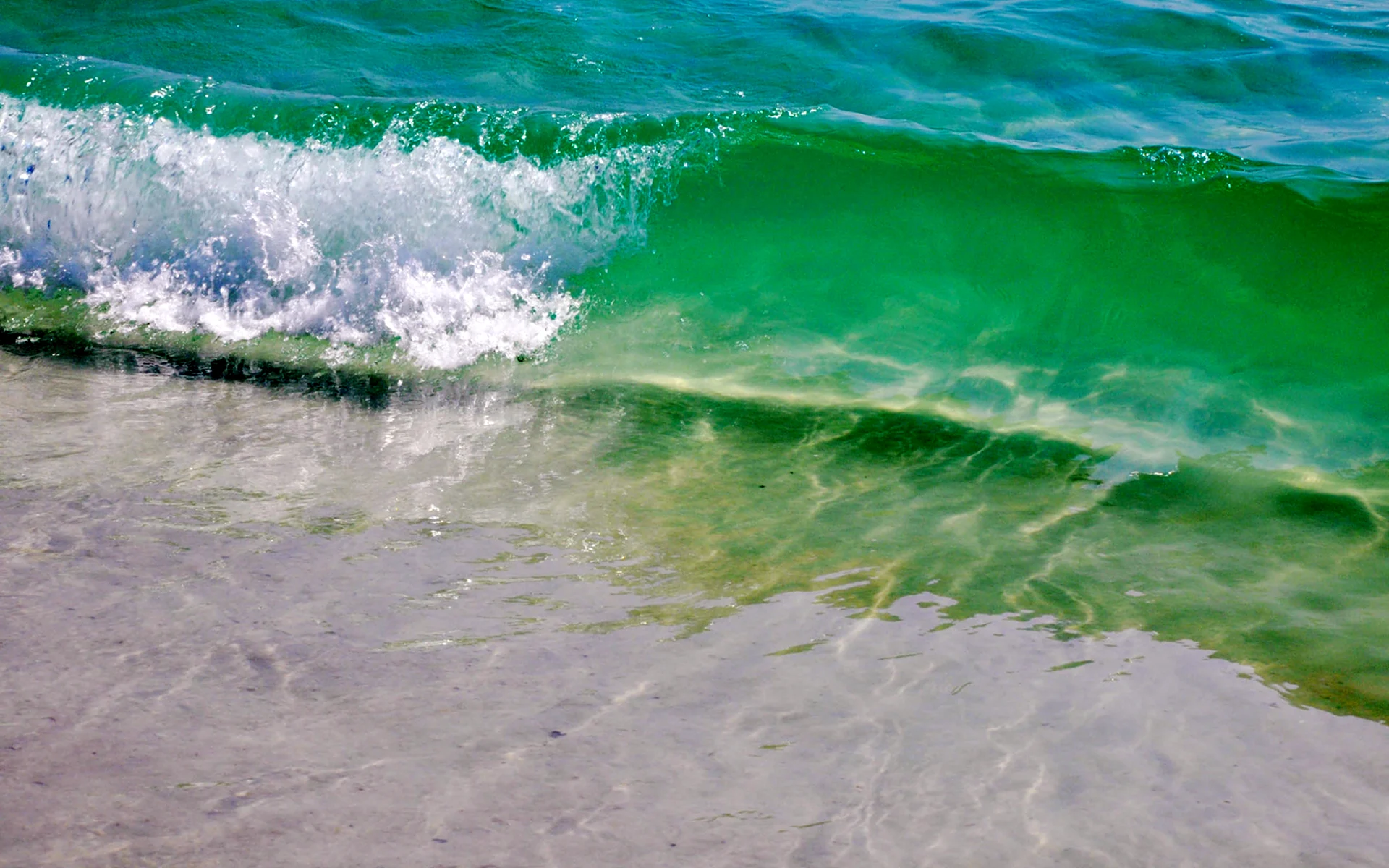 Море бирюзового цвета