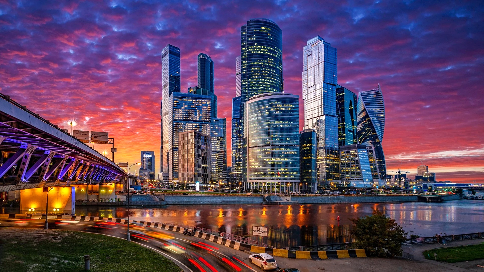 Москоу - Сити небоскребы река.