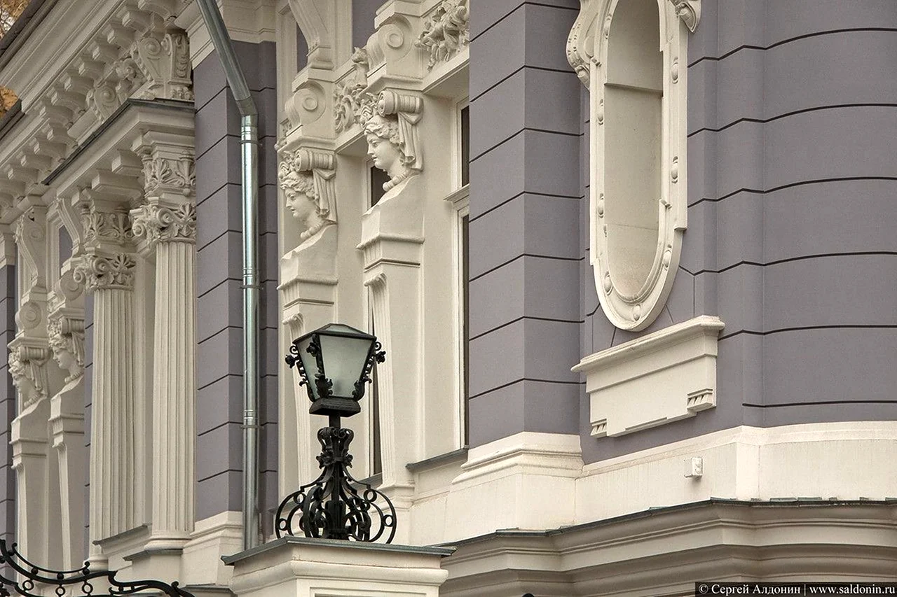 Москва дом Коробковой окна