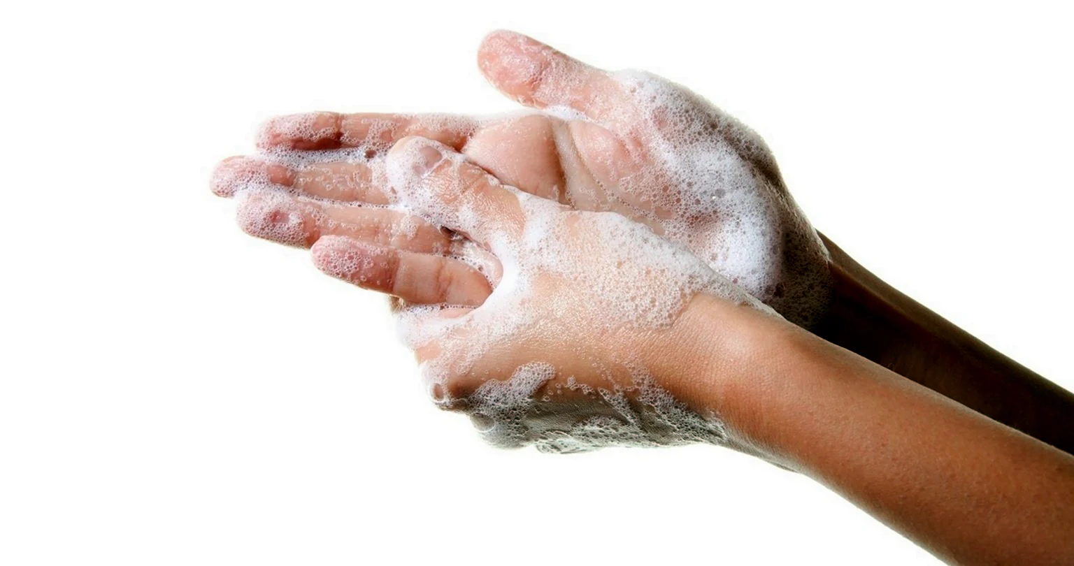 Мытье рук на белом фоне