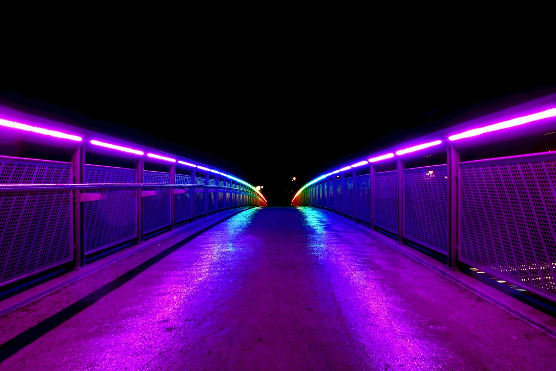 Неоновый мост