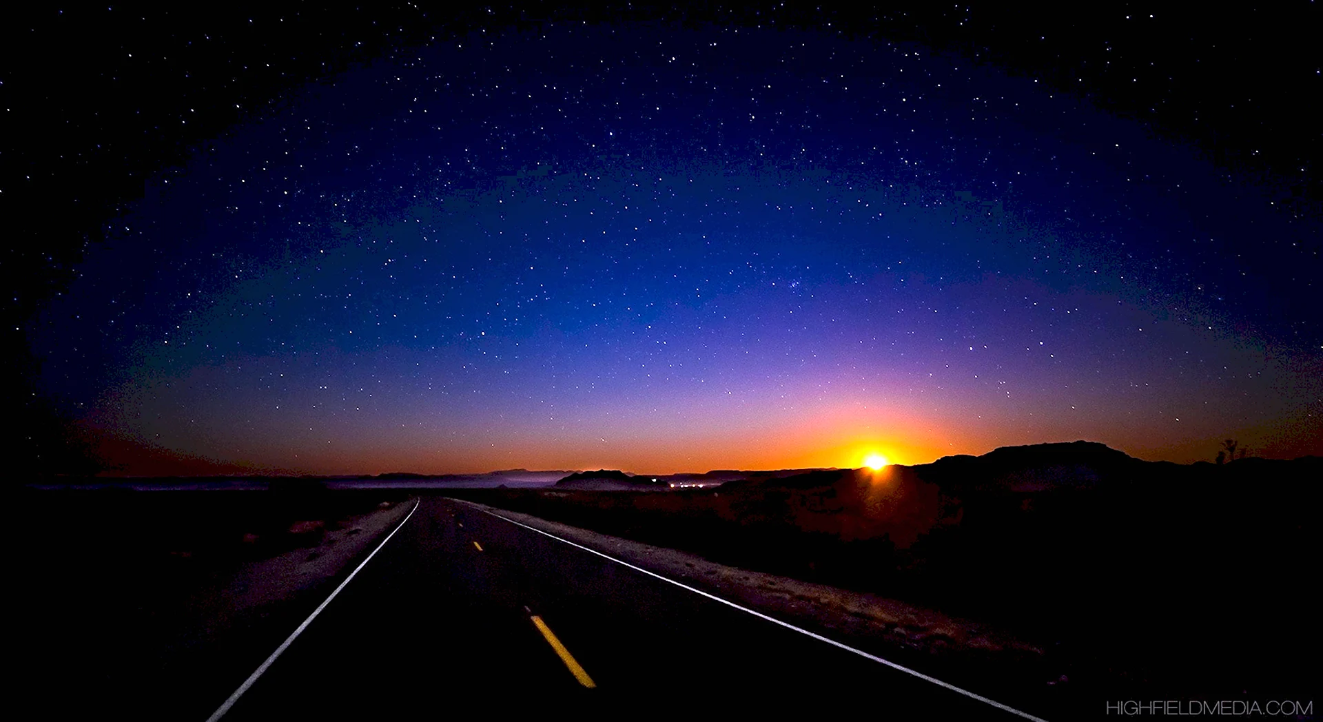 Ночное небо и дорога