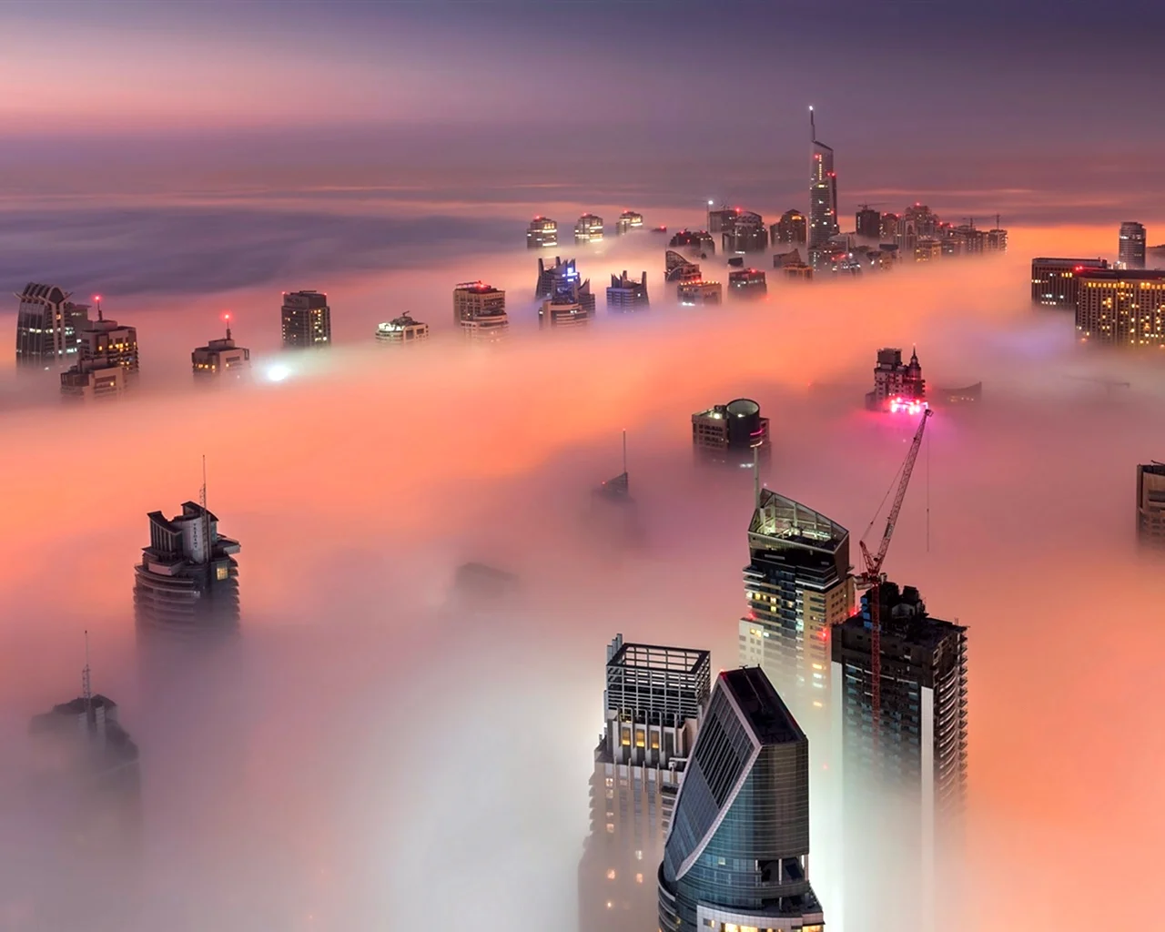Ночной туманный Дубай