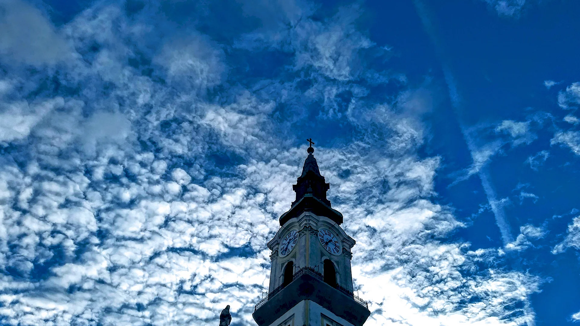 Облака над Церковью